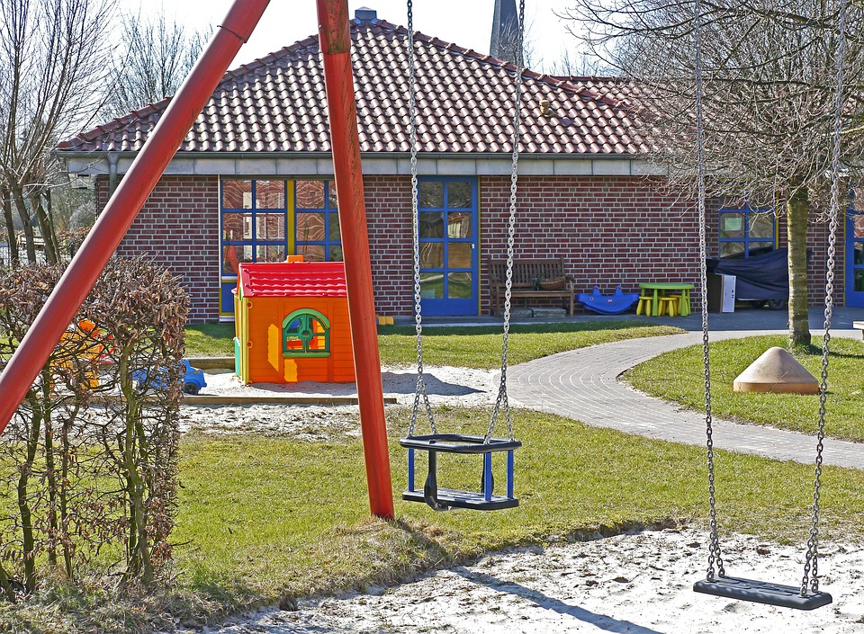 Děti milují všechna hřiště. 